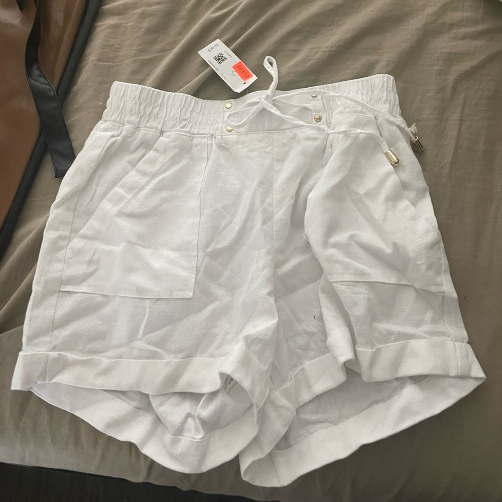 White Ny Steps shorts new with tags
